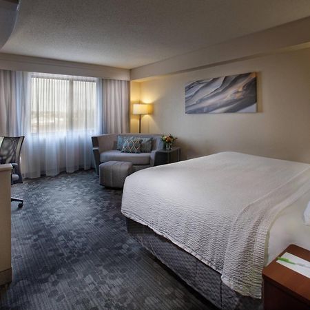 Courtyard By Marriott Fayetteville Esterno foto