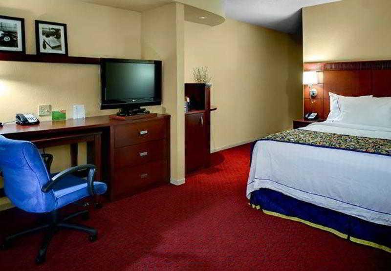 Courtyard By Marriott Fayetteville Esterno foto