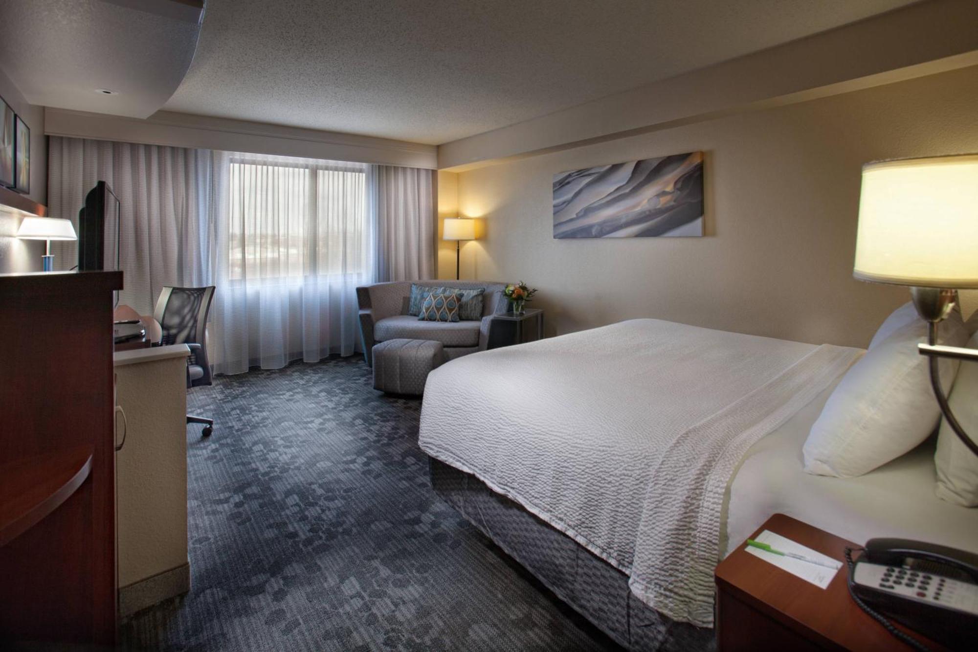 Courtyard By Marriott Fayetteville Esterno foto