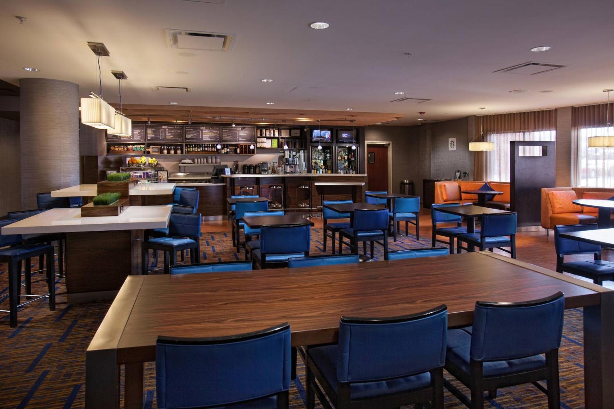 Courtyard By Marriott Fayetteville Esterno foto