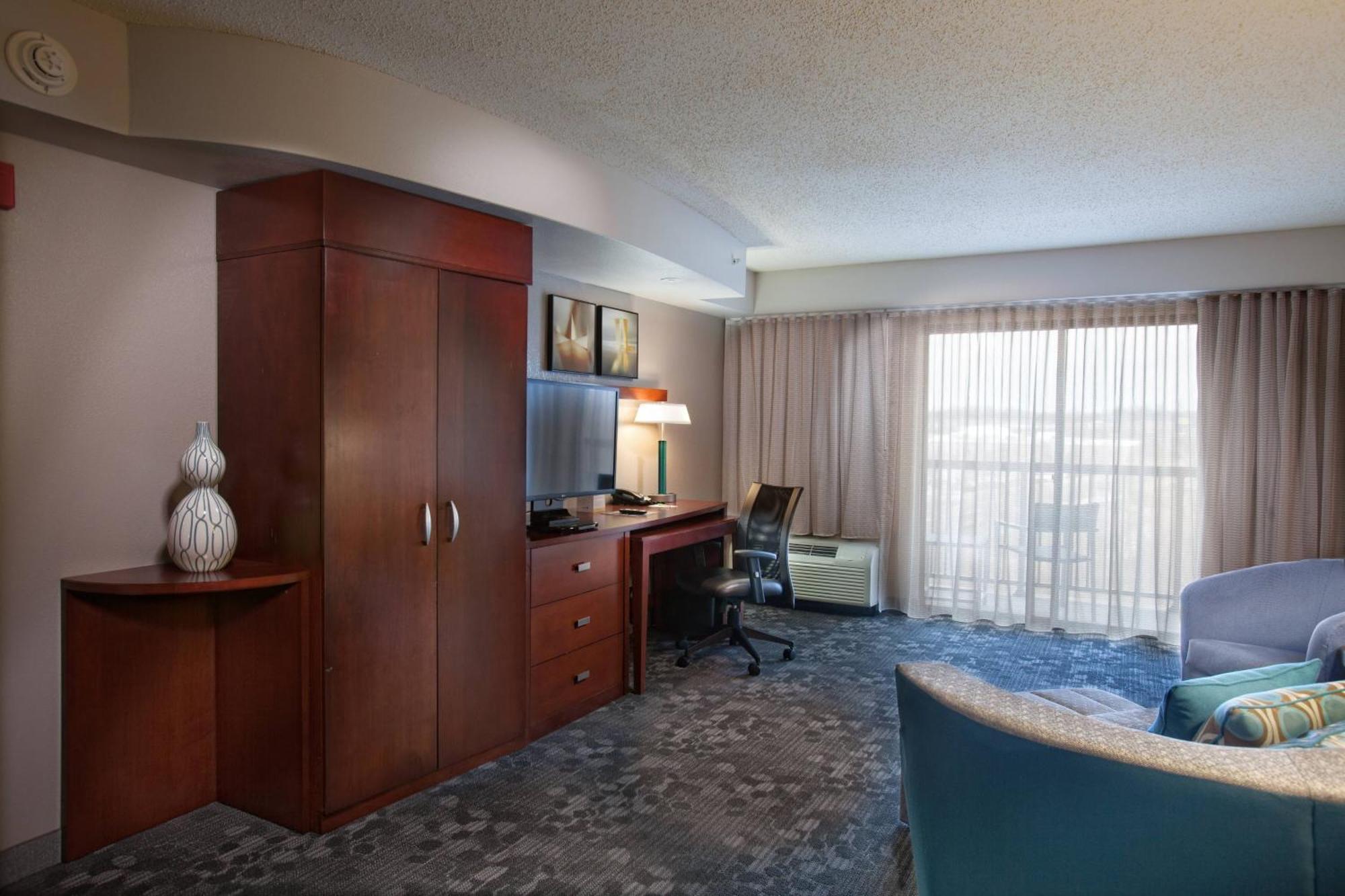 Courtyard By Marriott Fayetteville Esterno foto