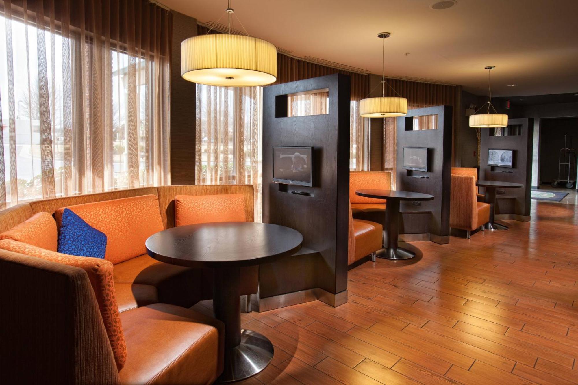 Courtyard By Marriott Fayetteville Esterno foto