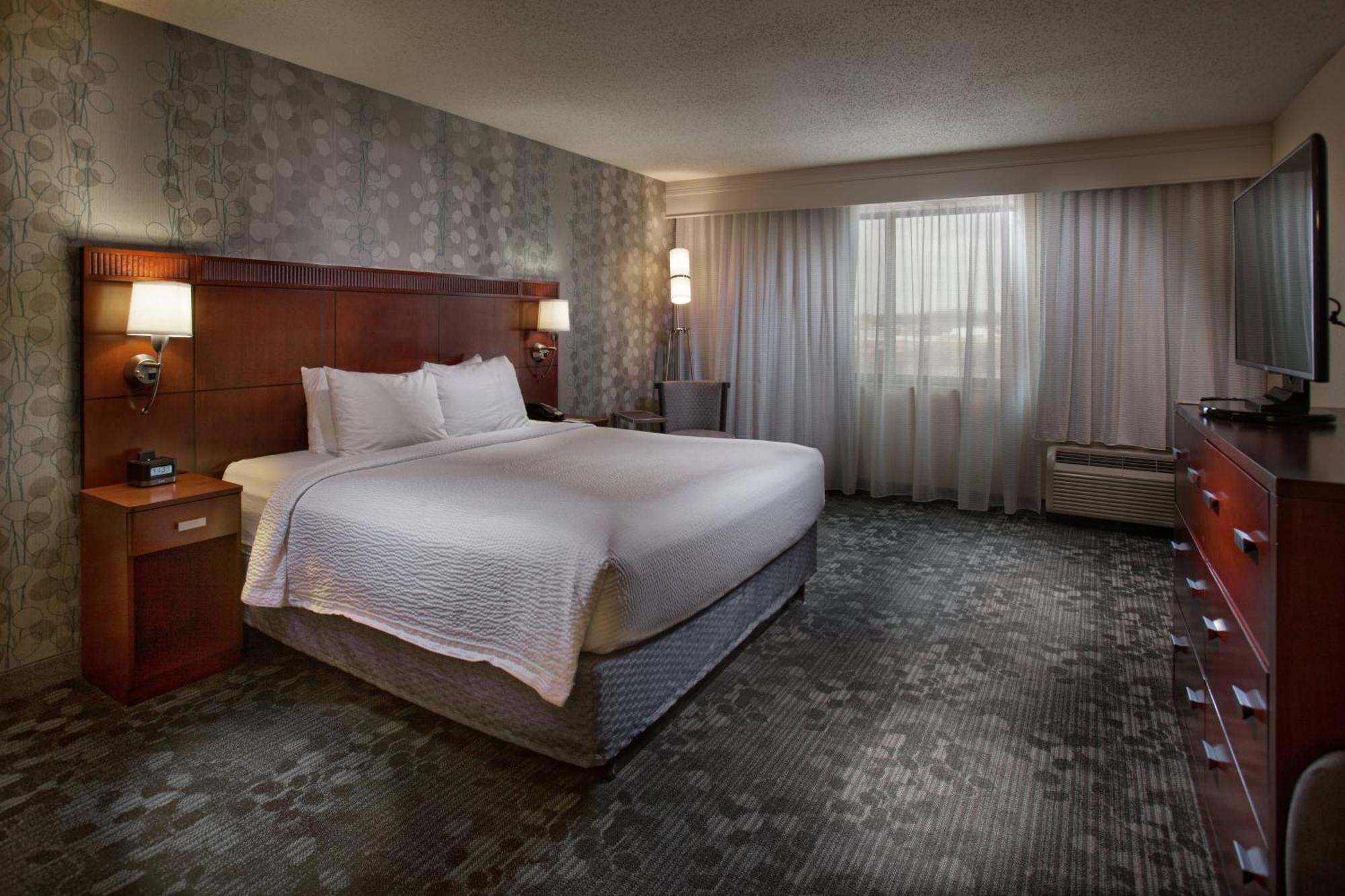 Courtyard By Marriott Fayetteville Esterno foto