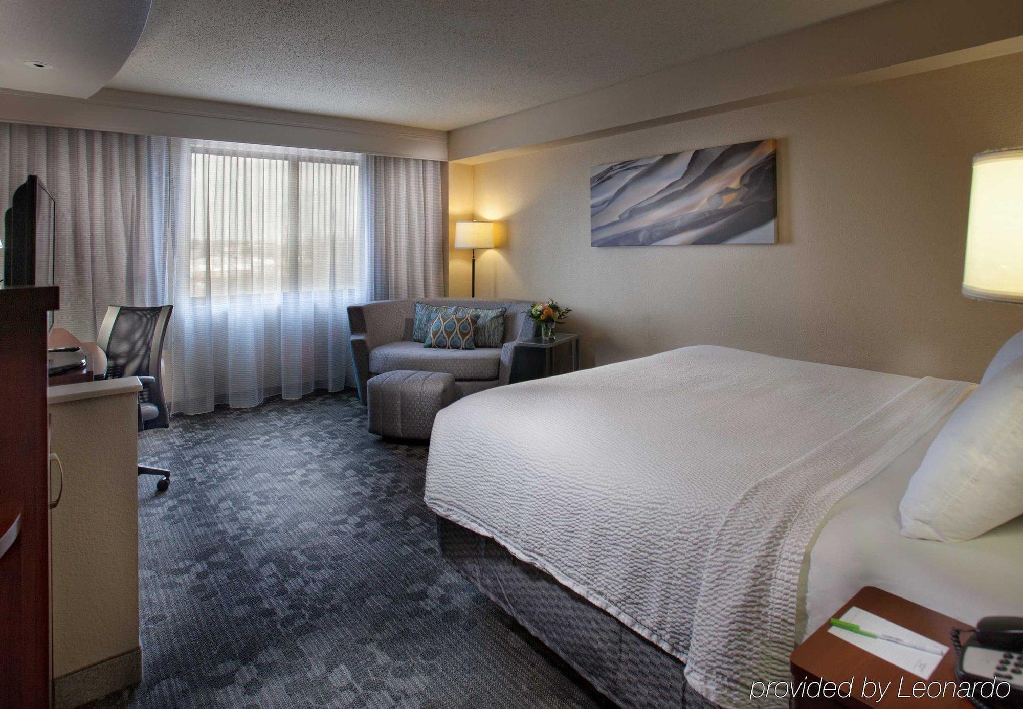 Courtyard By Marriott Fayetteville Esterno foto