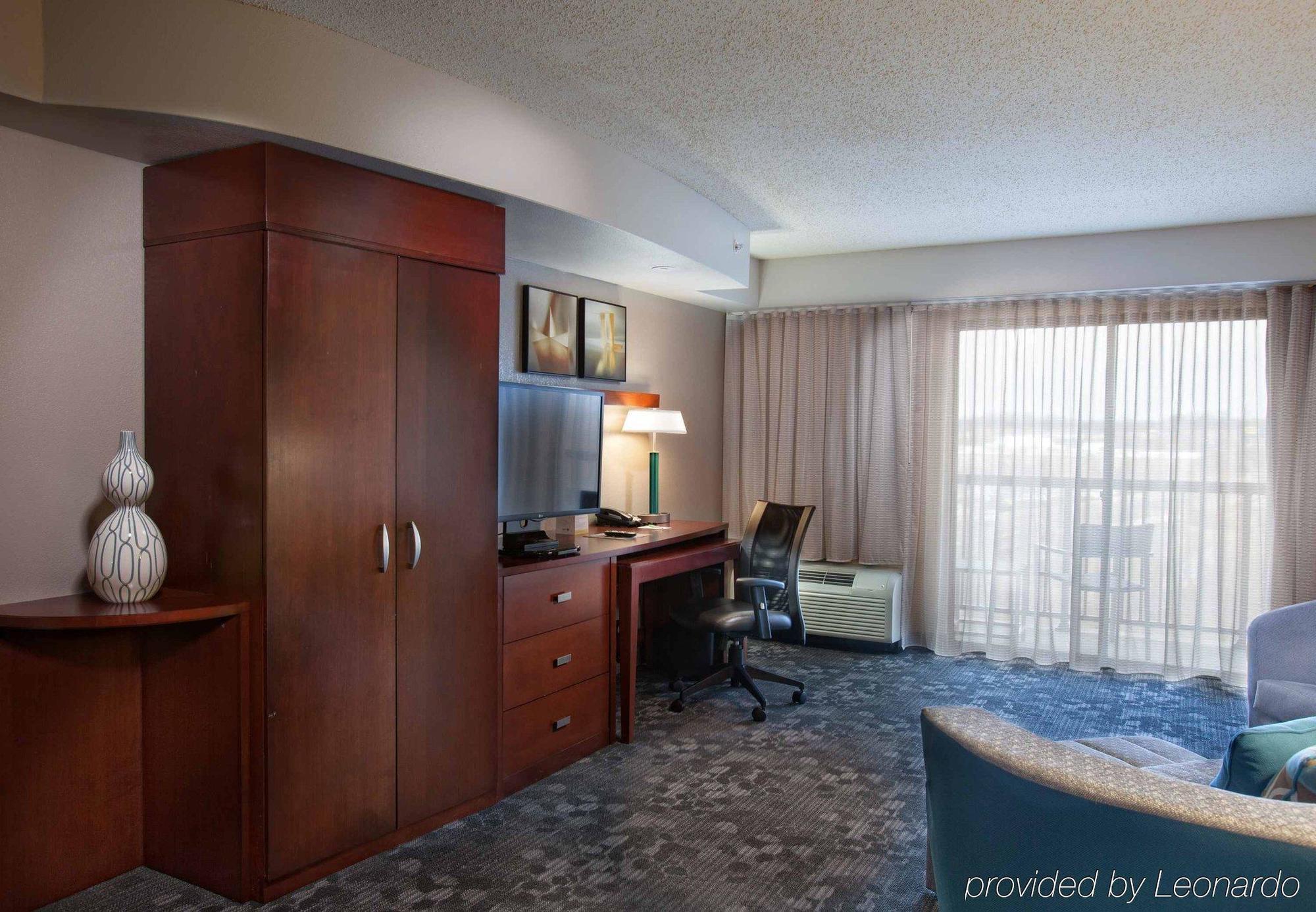 Courtyard By Marriott Fayetteville Esterno foto